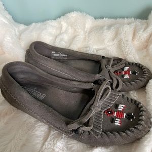Minnetonka Moccasins Gray with Beading and Tassels (7.5)